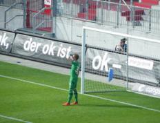 乐鱼体育-巴萨险胜日本，苏亚雷斯高光表现